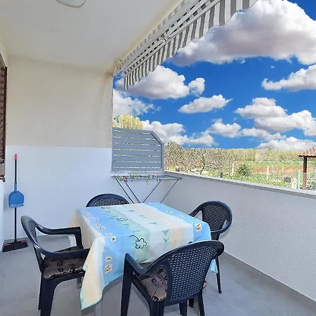 With Parking Space Valbandon, - 20706 *